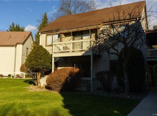 27 Sycamore Dr, Middletown, NY 10940