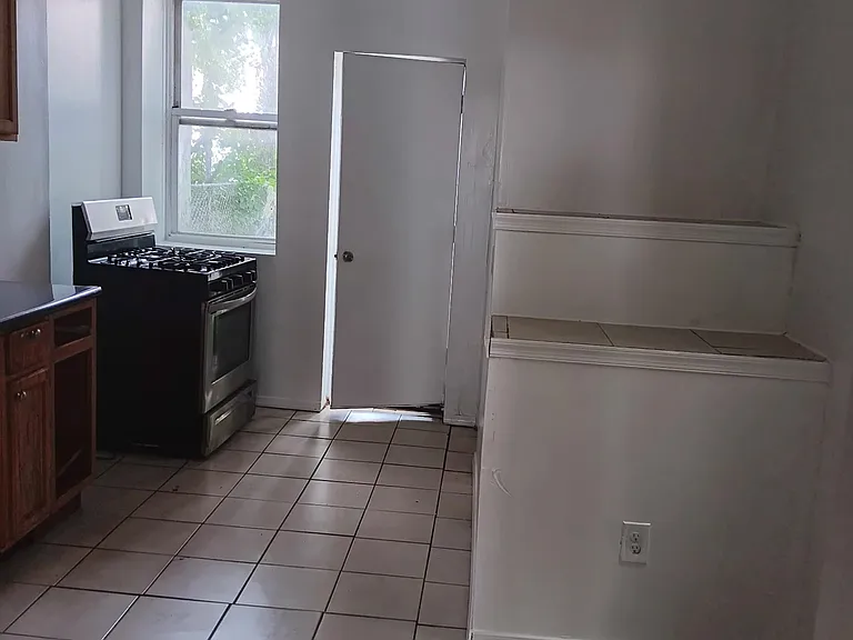 332 N Horton St — Photo 22