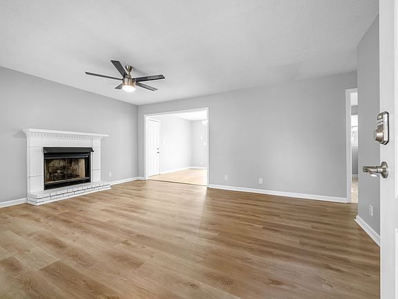 5th image of 1044 Angela Dr