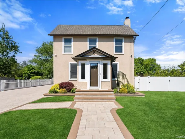 16 West Street, West Islip, NY 11795