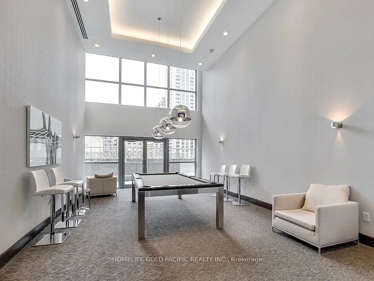 386 Yonge St #1716 — Photo 5