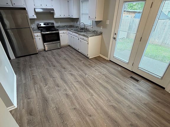 3rd image of 6 Raleigh Ct