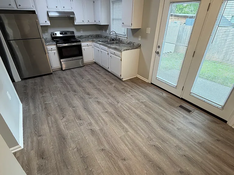 6 Raleigh Ct — Photo 3