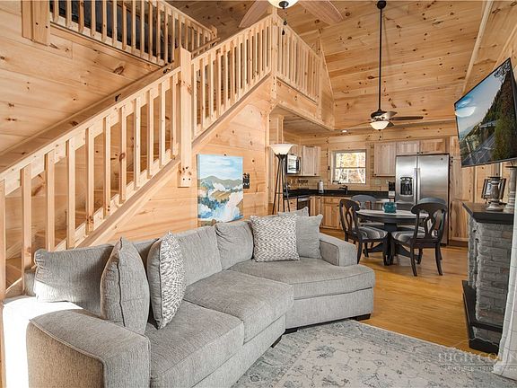 2nd image of 214 Lakeledge Road