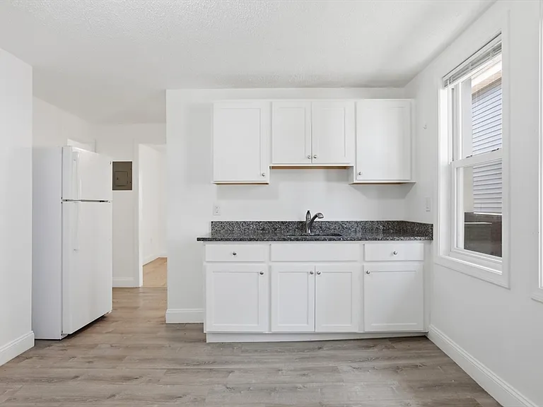 176 Ferry St #3L — Photo 9