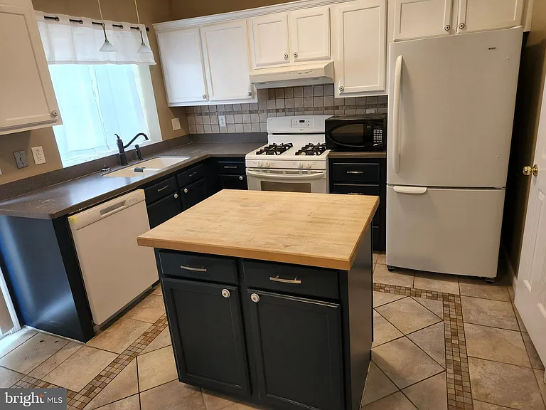 7148 Westfield Ct — Photo 4
