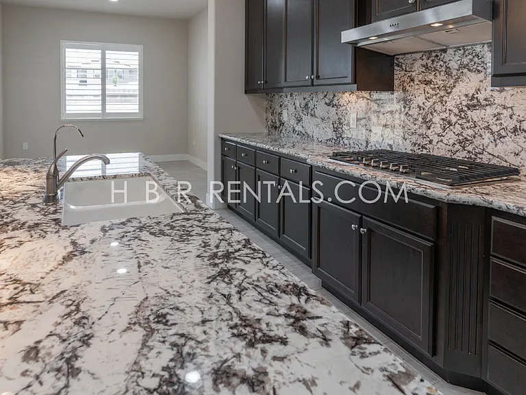 2534 Ottawa Ave — Photo 12