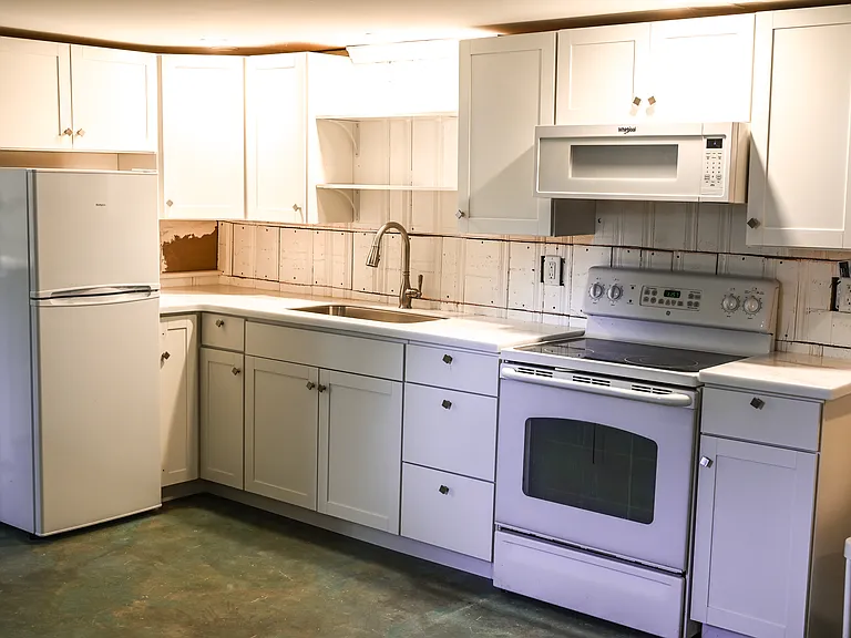 711 W 25th St — Photo 3