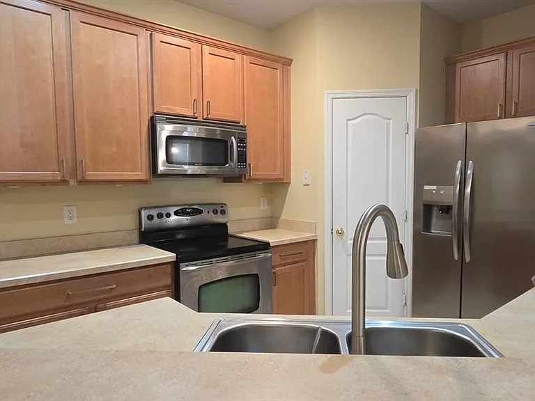 2921 Pine Oak Trl — Photo 10