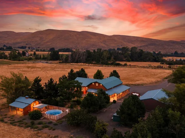1772 Longmire Ln, Selah, WA 98942