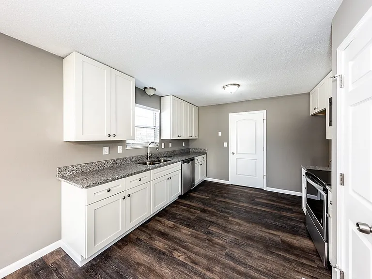 1113 S Walnut St — Photo 9