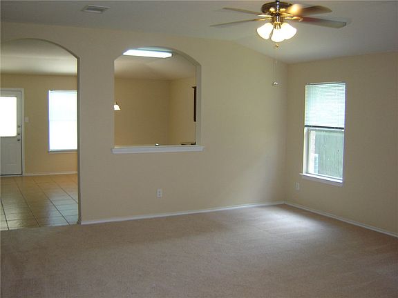 5th image of 2405 Green Meadows Ln