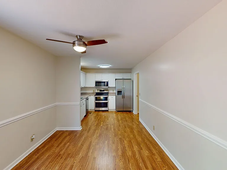 424 Eisenhower Dr — Photo 9