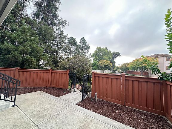 3rd image of 223 Vista Roma Way