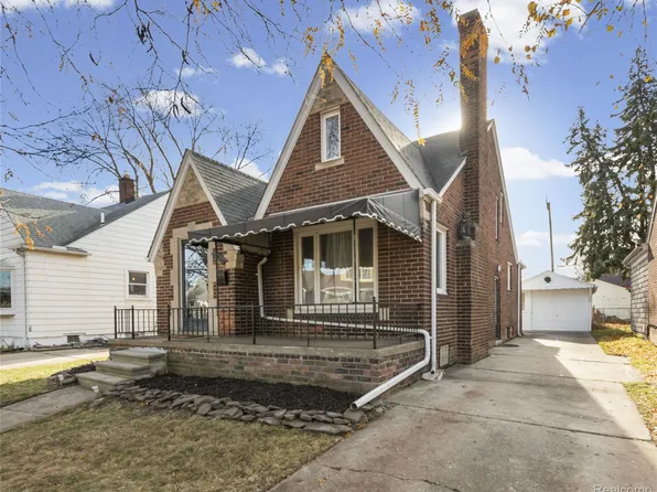 8060 Edward Ave, Center Line, MI 48015