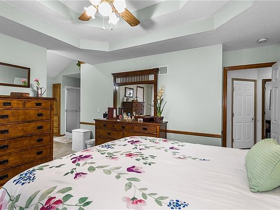 4th image of 2303 NE Maybrook Dr