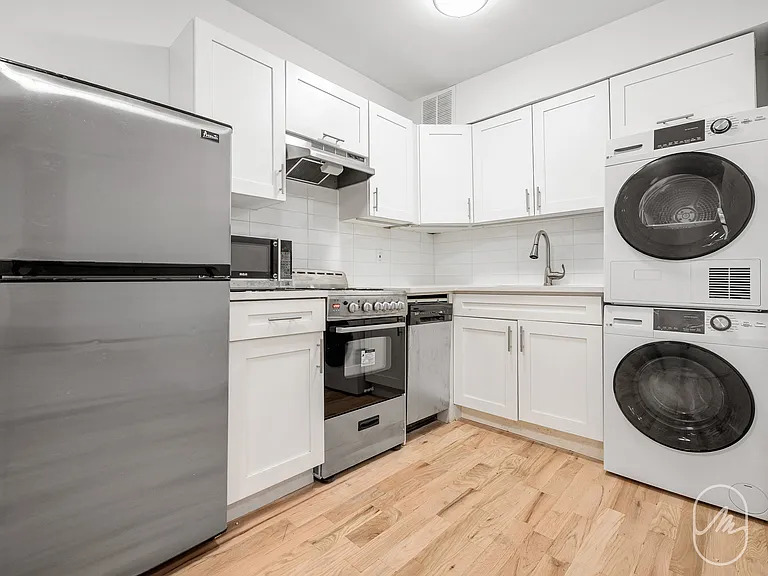313 W 29th St #E — Photo 9
