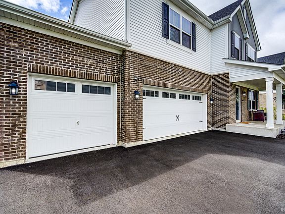 3rd image of 966 Bridle Hill Dr