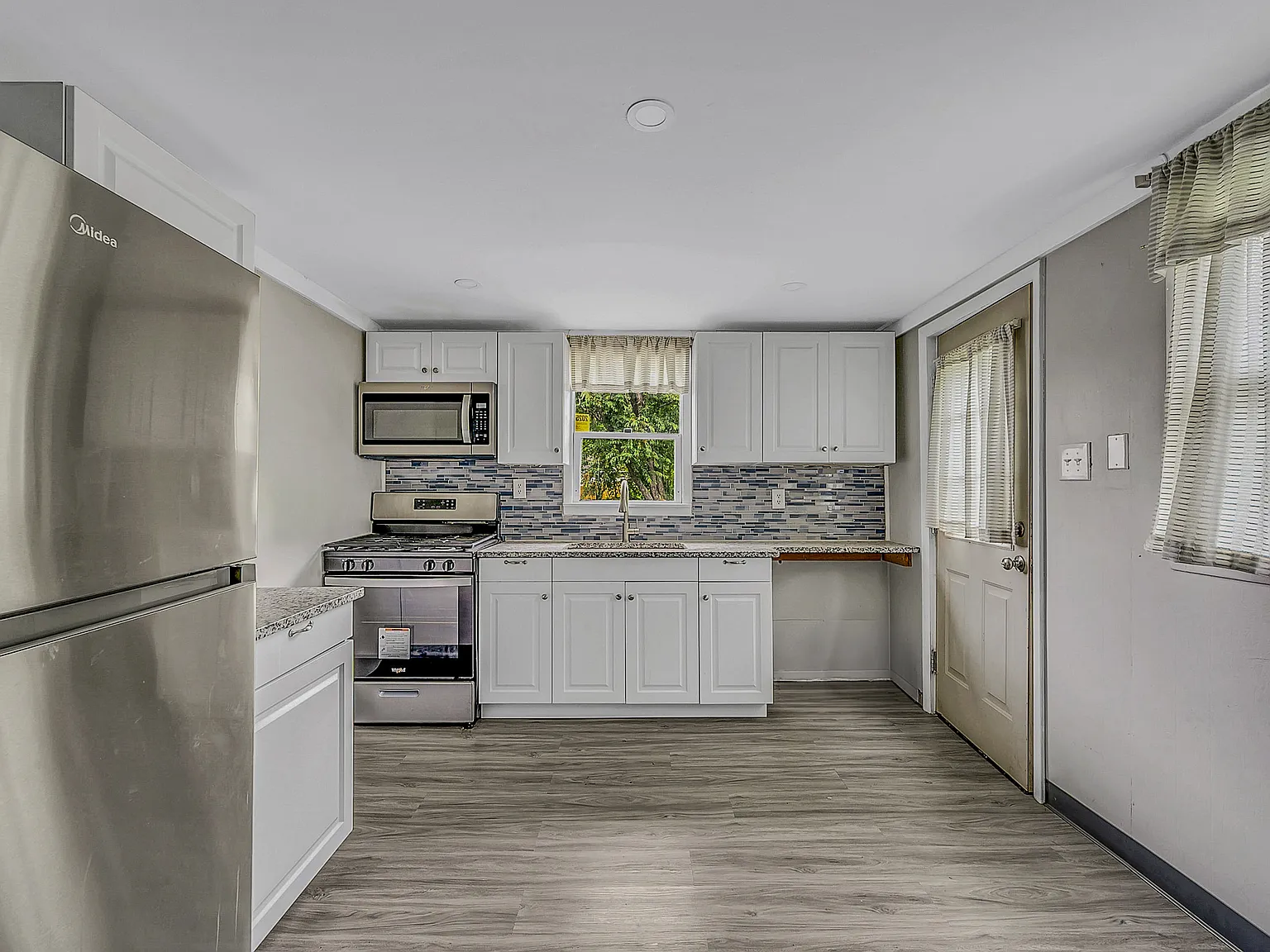 1 bed, 1000 sqft, $1,295 — Photo 1