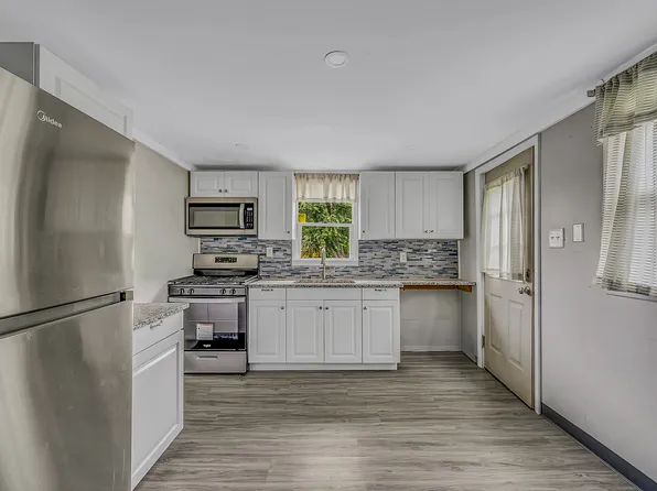 401 McLean St, Dupont, PA 18641