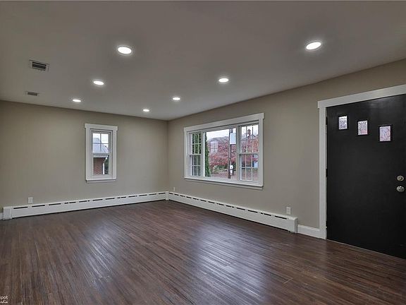 3rd image of 106 W 27th St