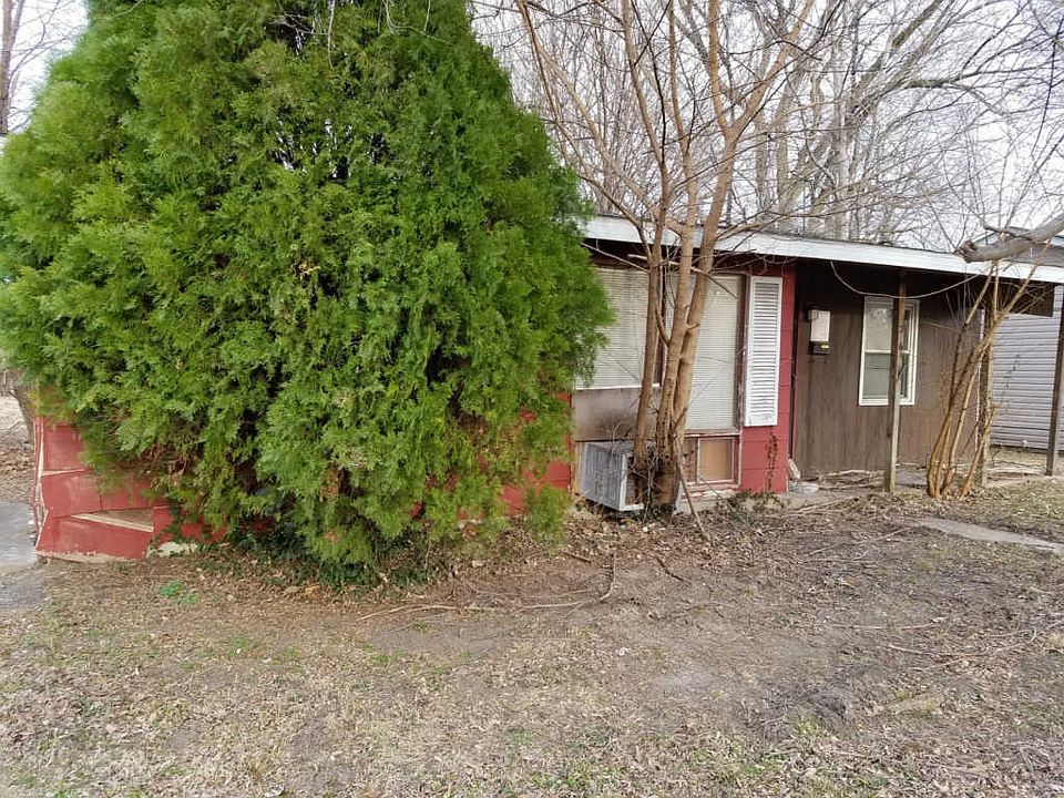 2nd image of 2916 Forest Ave