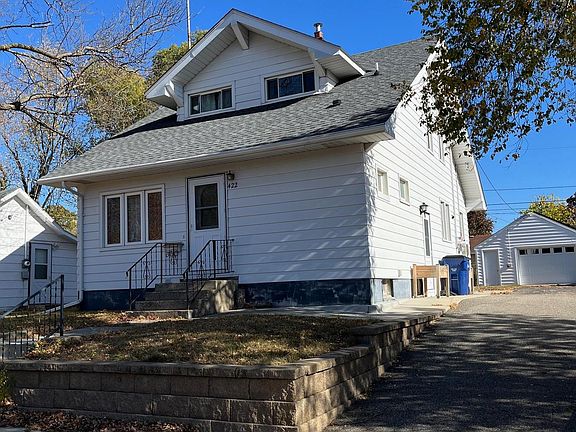 2nd image of 422 23rd Ave N