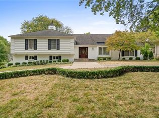 8304 Juniper St, Prairie Village, KS 66207