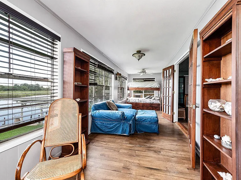 325 Palm Dr — Photo 21