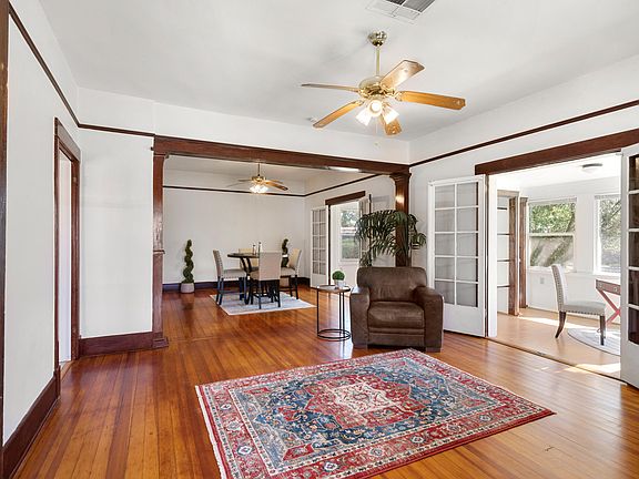 5th image of 702 W Court Ave
