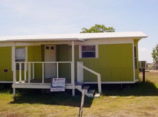 402 11th St, Seadrift, TX 77983