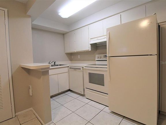 4th image of 2121 Wood St #218