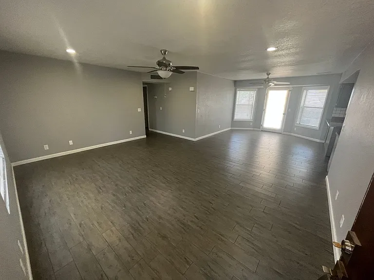 131 Voyager Ln — Photo 7