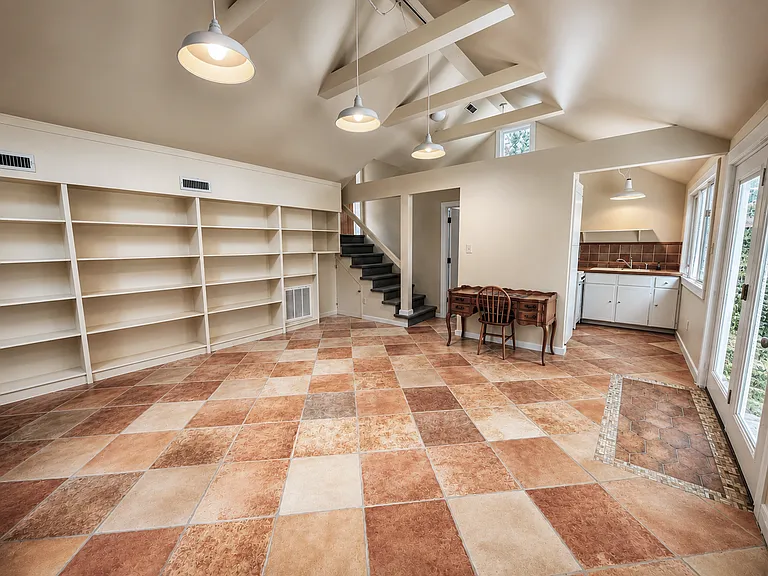 505 Forest Hills Blvd #A — Photo 3