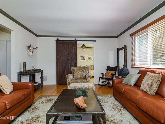 3rd image of 215 Bay Haven Ln