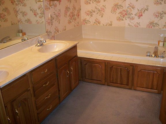 Mstr bath/w Garden Tub