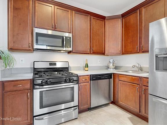 3rd image of 234 7th Ave #3A