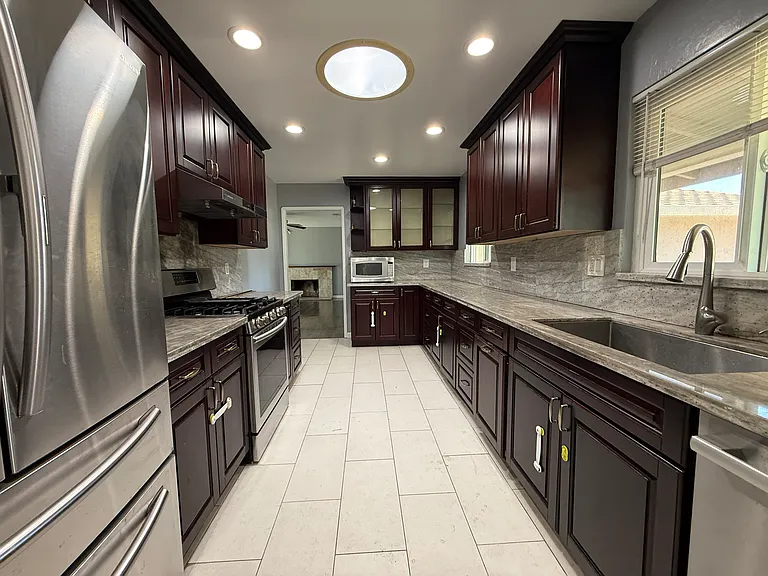 5376 Selma Ave — Photo 6