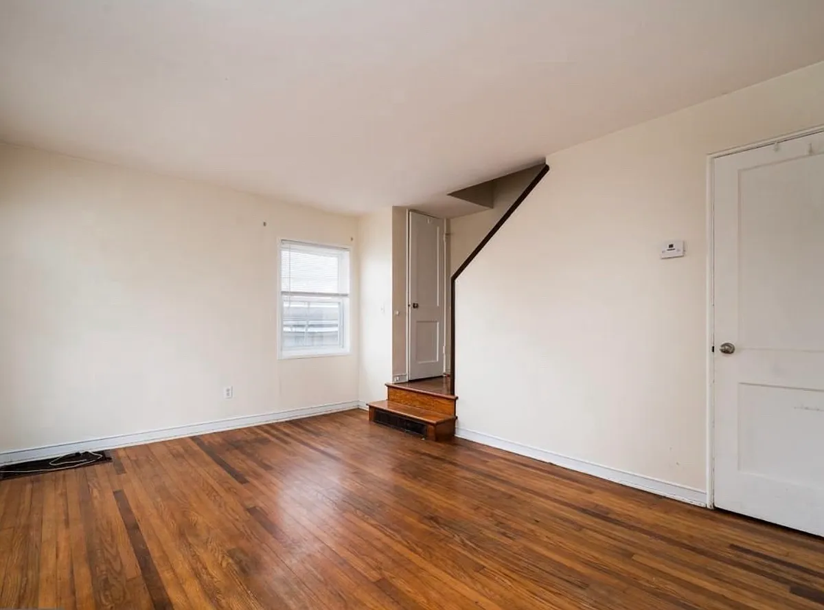 Building Photo - 1017 S Edison St