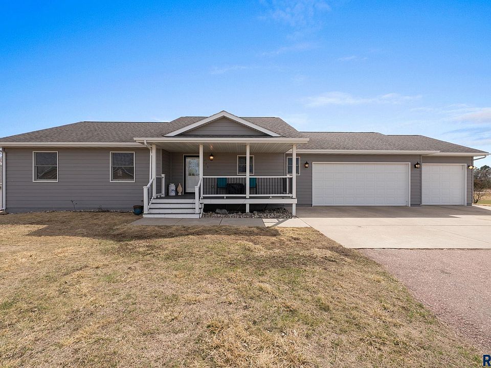 1st image of 403 Meadowlark Ln