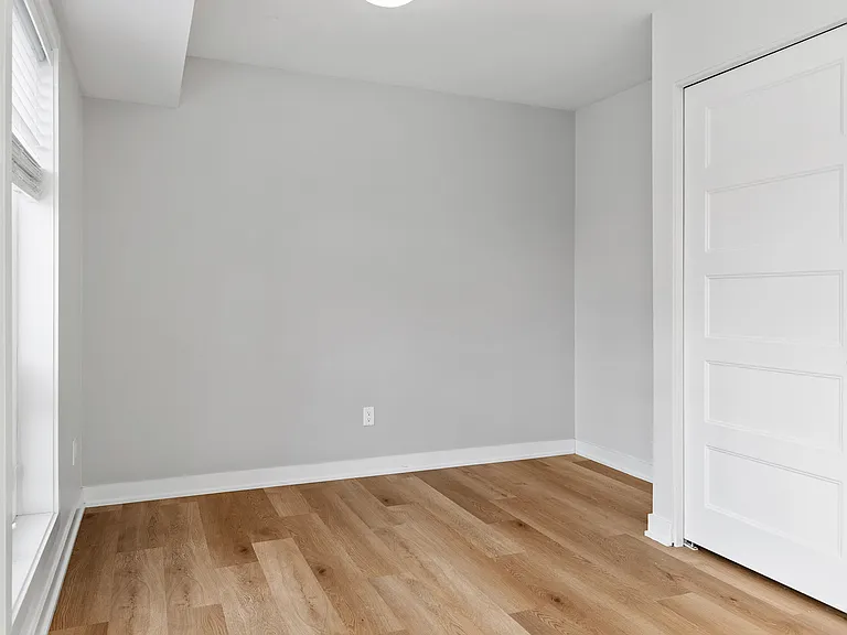 689 Churchill Ave N #204 — Photo 7