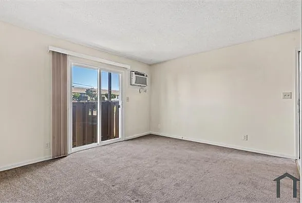 1185 Meadow Ln — Photo 10