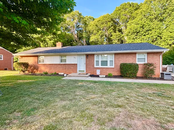 107 Lakemont Ct, Martinsville, VA 24112