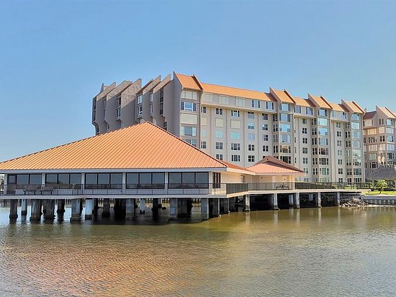 2nd image of 622 Edgewater Dr Unit 622