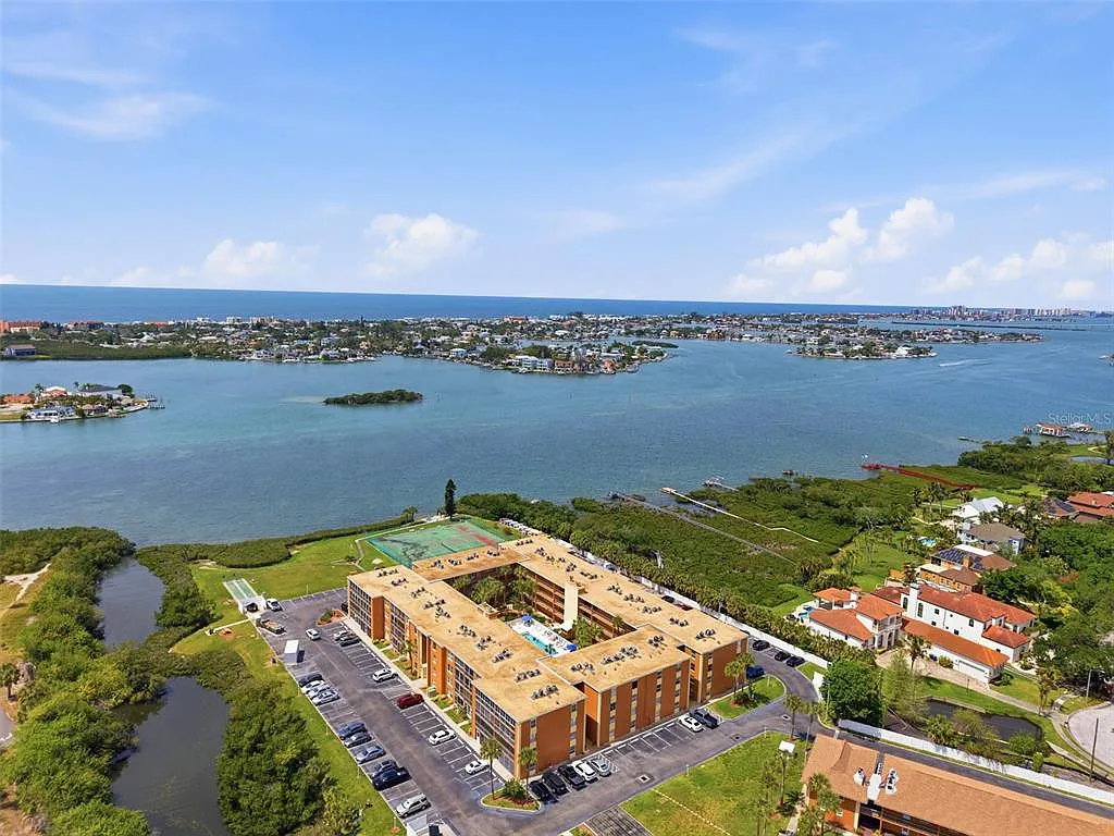 2 bed, 1.0 bath, 980 sqft, $2,200 — Photo 2
