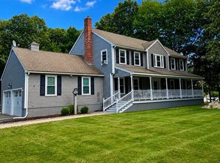 17 Fox Run Rd, Medway, MA 02053