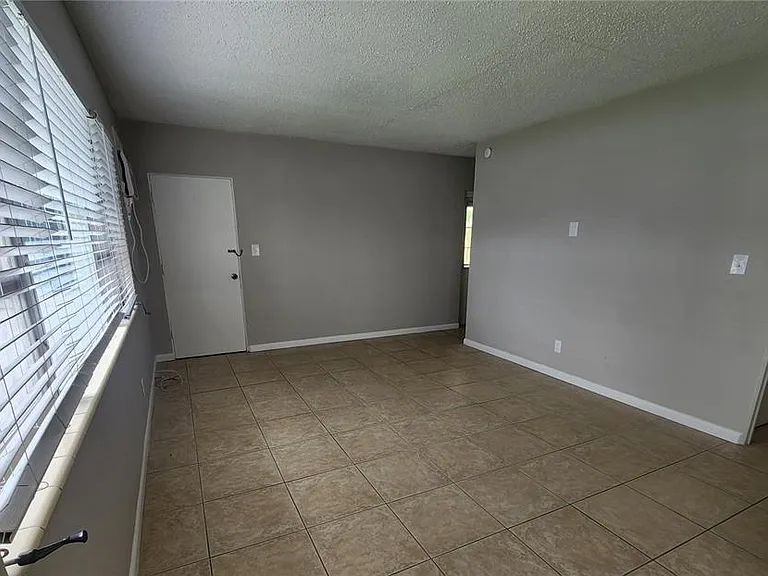 487 1st St S #205 — Photo 3