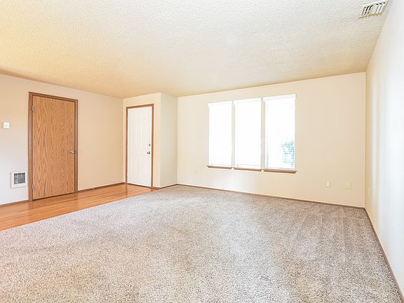 3rd image of 8518 188th Street Ct E