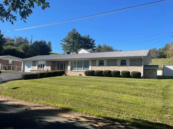 261 Fair St, Pounding Mill, VA 24637