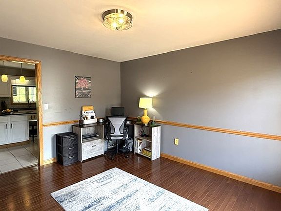 5th image of 2908 Woodview Dr